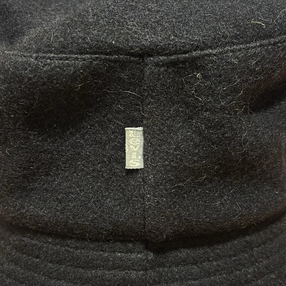 Levi's Bucket Hat - Picture 2 of 4